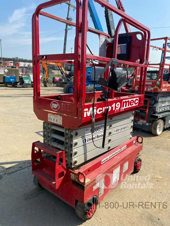 2018 MEC MICRO 19 Scissor Lift