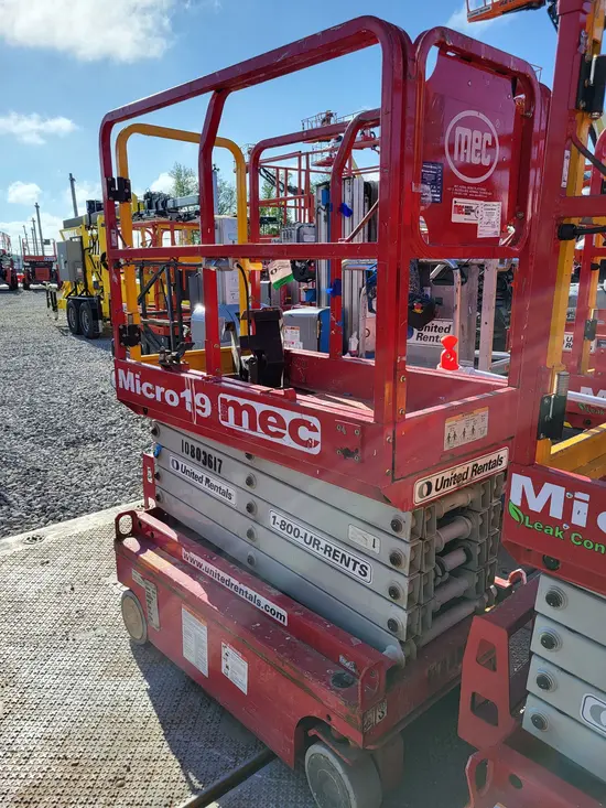 2018 MEC MICRO 19 Scissor Lift