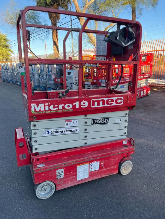 2019 MEC MICRO 19 Scissor Lift