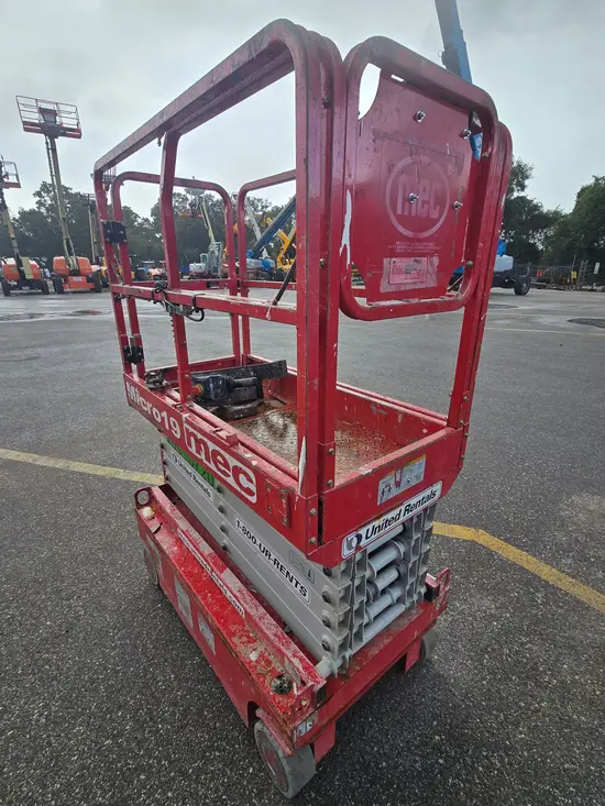 2019 MEC MICRO 19 Scissor Lift