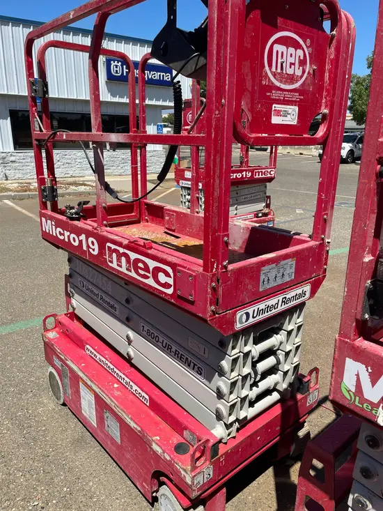 2018 MEC MICRO 19 Scissor Lift