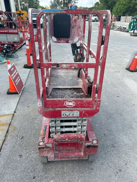 2018 MEC MICRO 19 Scissor Lift