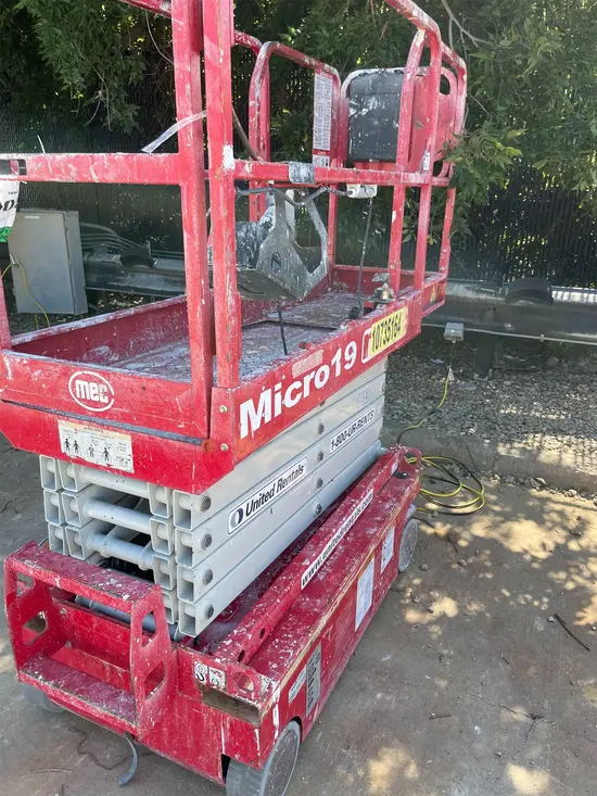 2018 MEC MICRO 19 Scissor Lift