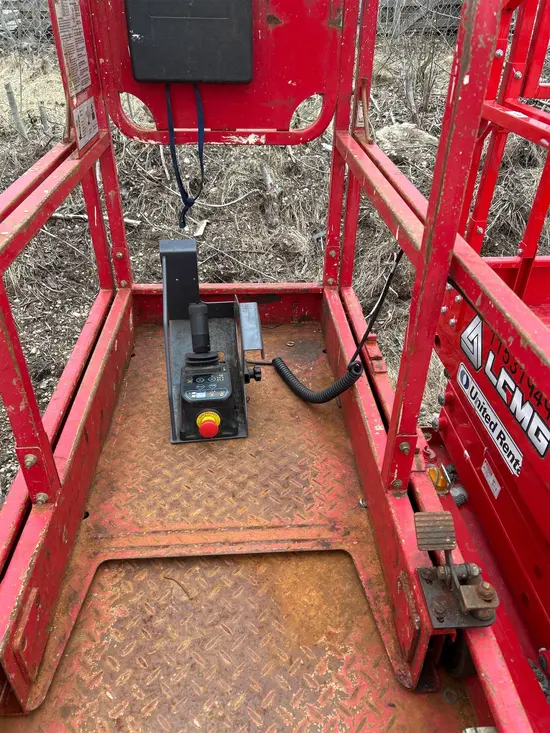 2018 MEC MICRO 19 Scissor Lift