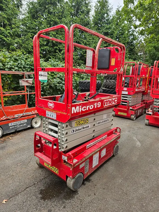 2018 MEC MICRO 19 Scissor Lift