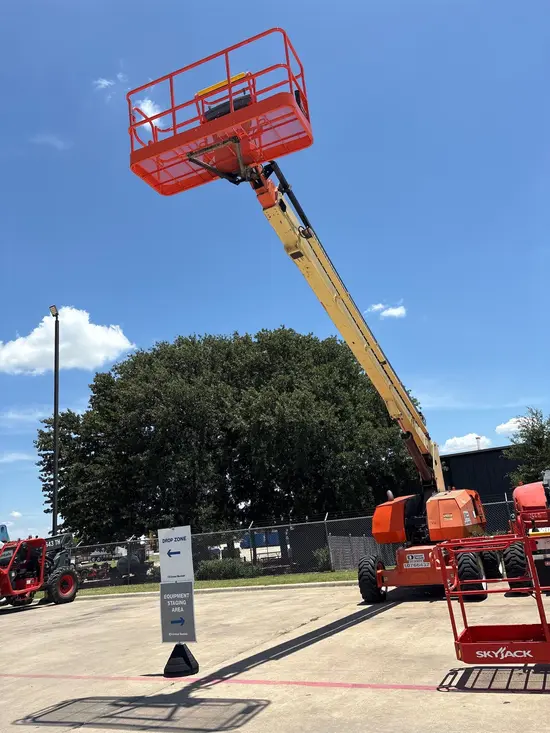 2018 JLG 800S Boom Lift
