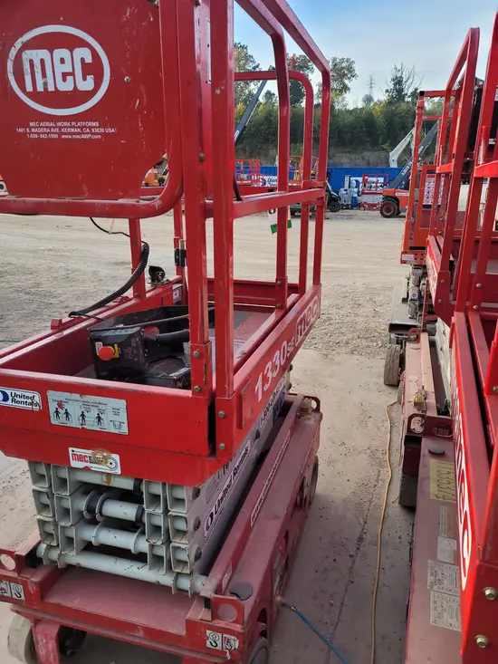 2017 MEC 1330SE Scissor Lift