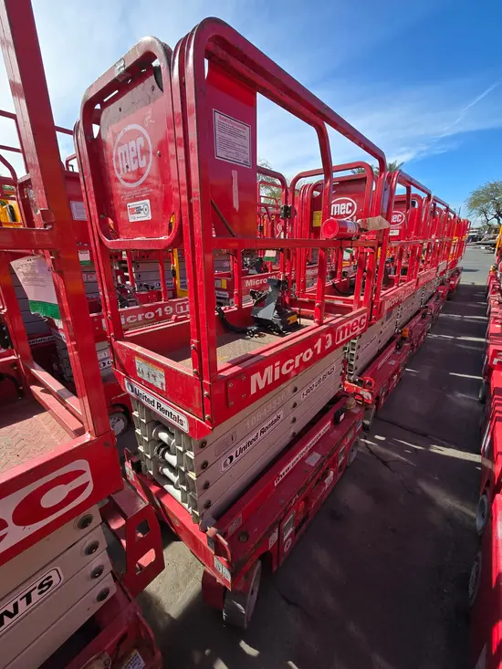 2018 MEC MICRO 19 Scissor Lift