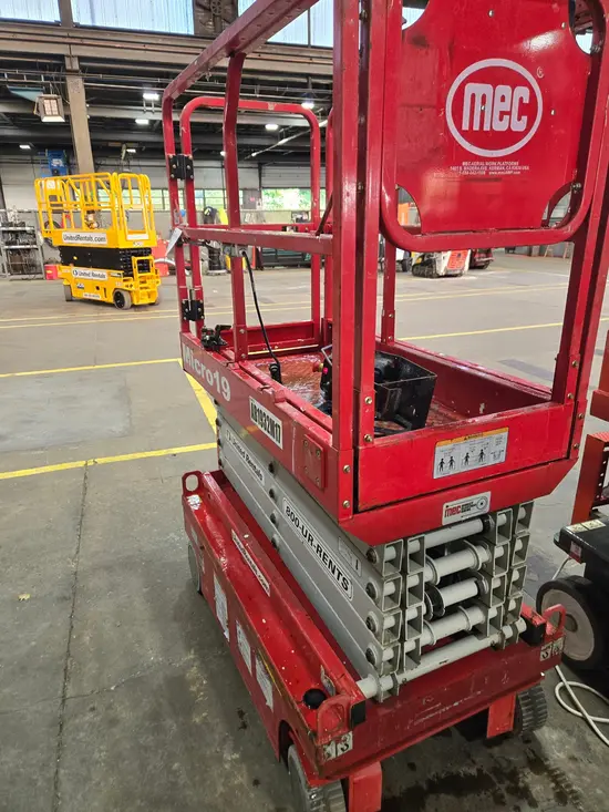 2019 MEC MICRO 19 Scissor Lift