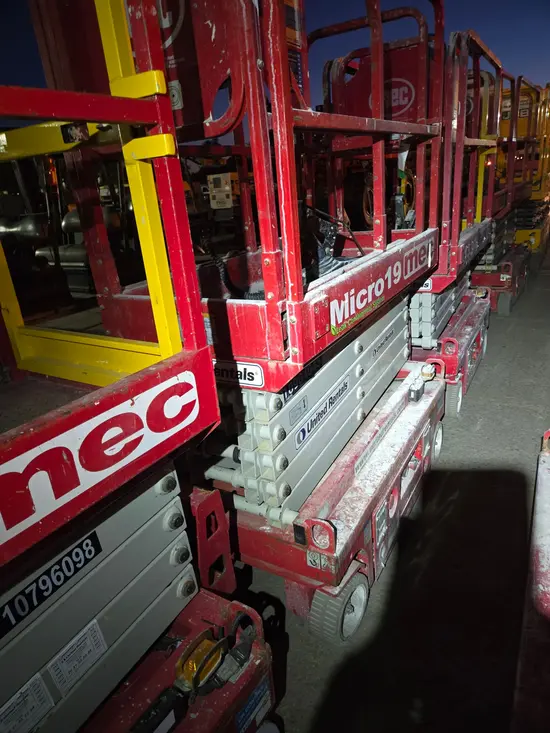 2019 MEC MICRO 19 Scissor Lift