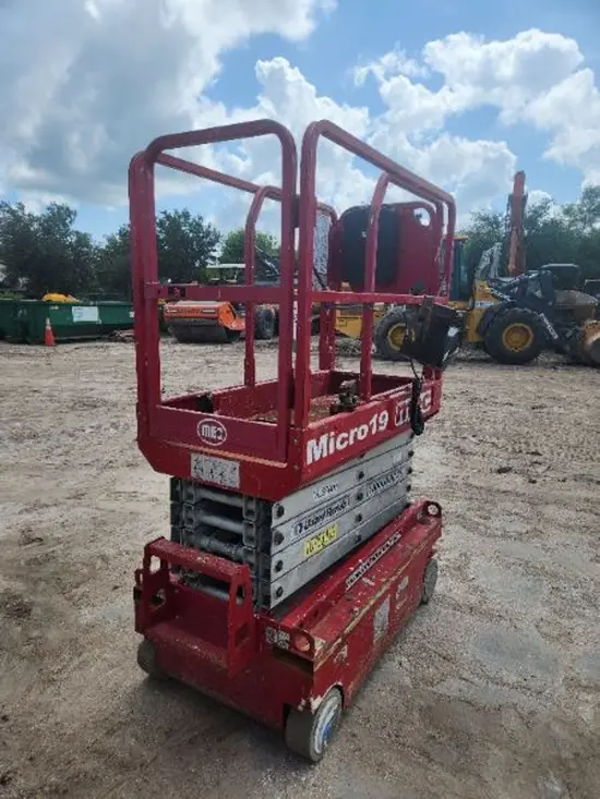 2018 MEC MICRO 19 Scissor Lift