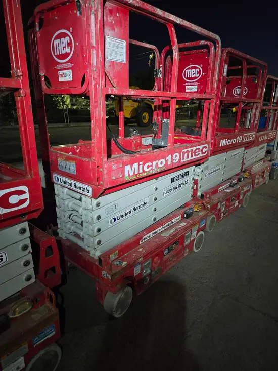 2019 MEC MICRO 19 Scissor Lift