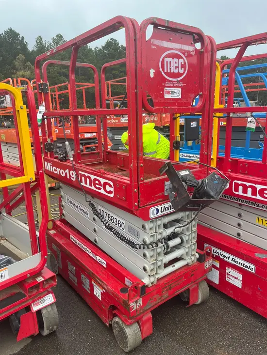 2018 MEC MICRO 19 Scissor Lift