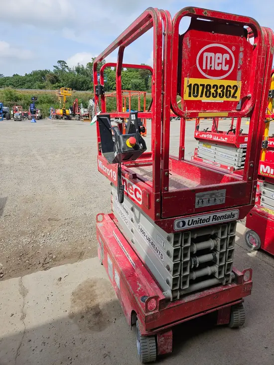 2018 MEC MICRO 19 Scissor Lift