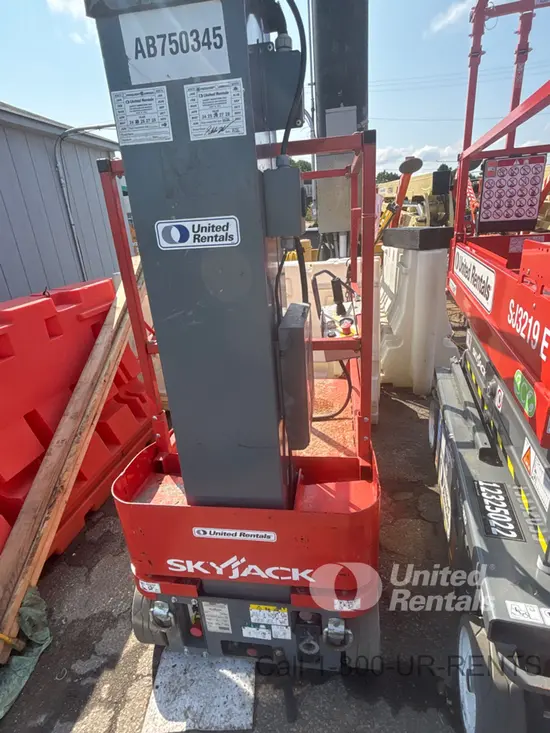 2018 Skyjack SJ16 Self-Propelled One-Person Lift