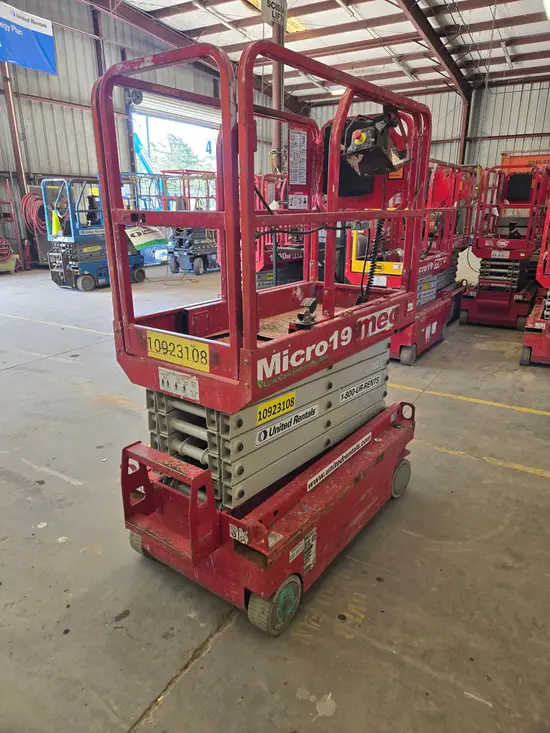 2019 MEC MICRO 19 Scissor Lift