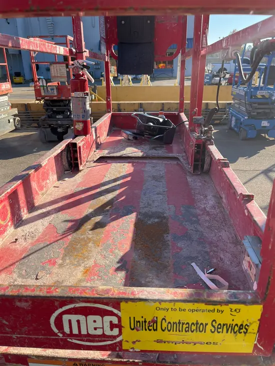 2018 MEC MICRO 19 Scissor Lift