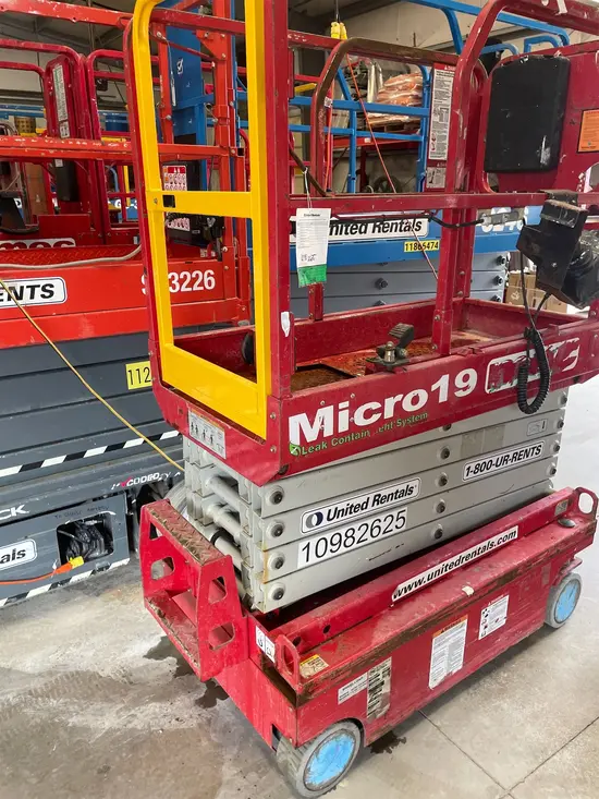 2019 MEC MICRO 19 Scissor Lift