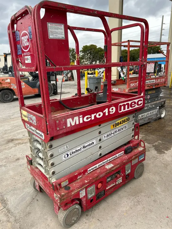 2018 MEC MICRO 19 Scissor Lift