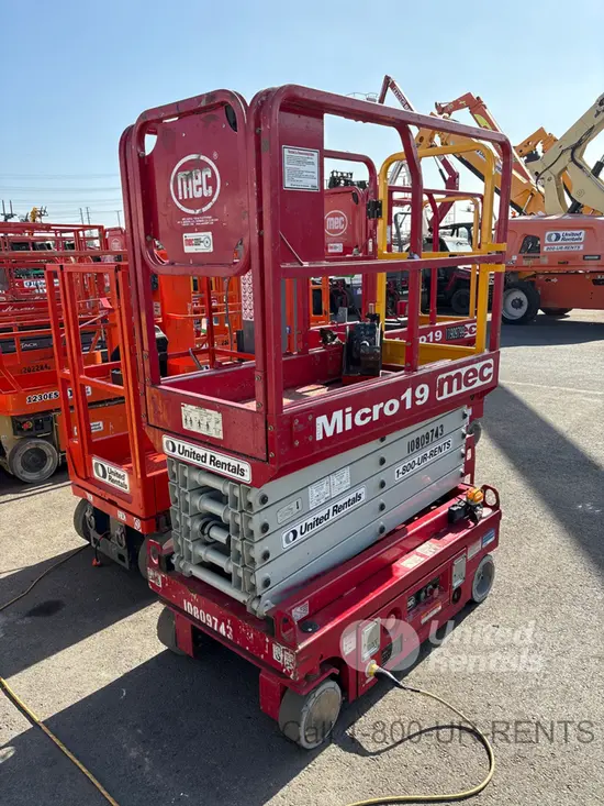 2018 MEC MICRO 19 Scissor Lift