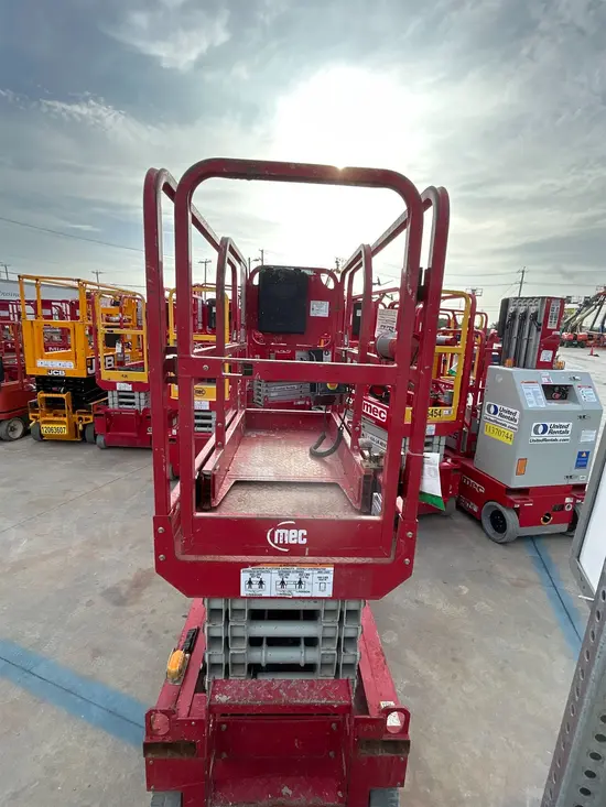 2018 MEC MICRO 19 Scissor Lift