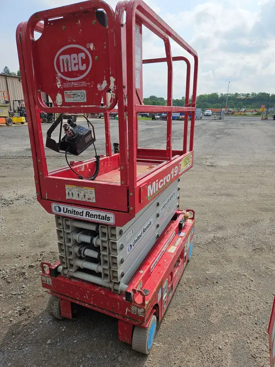 2019 MEC MICRO 19 Scissor Lift
