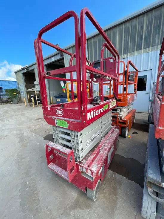 2018 MEC MICRO 19 Scissor Lift