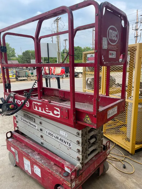 2018 MEC MICRO 19 Scissor Lift