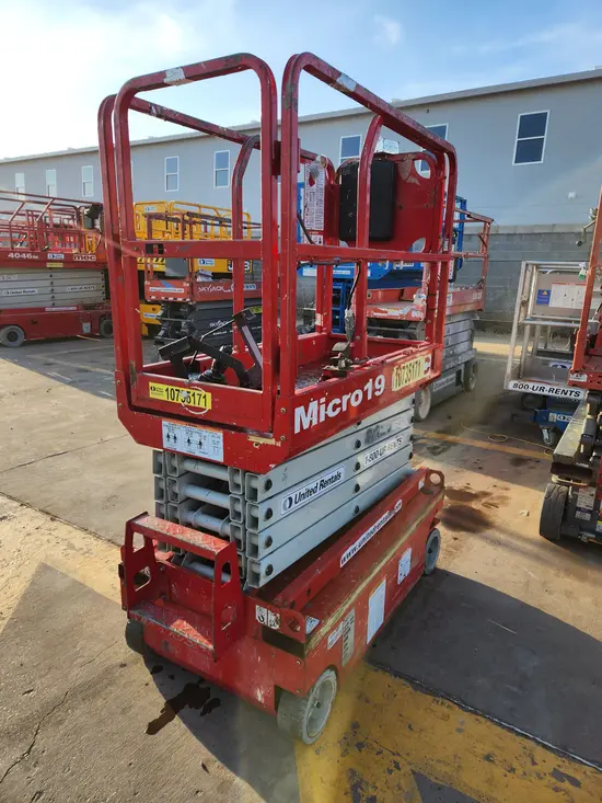 2018 MEC MICRO 19 Scissor Lift