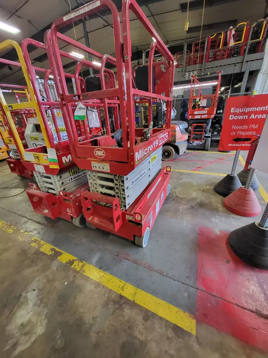 2019 MEC MICRO 19 Scissor Lift