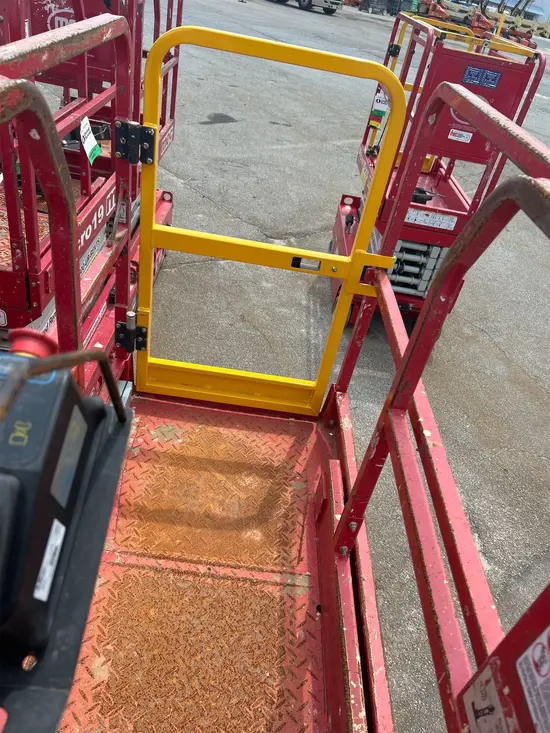 2019 MEC MICRO 19 Scissor Lift
