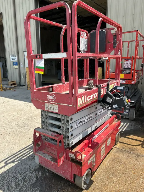 2019 MEC MICRO 19 Scissor Lift
