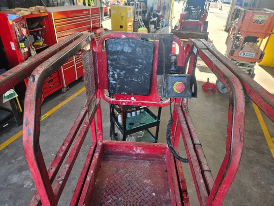 2019 MEC MICRO 19 Scissor Lift