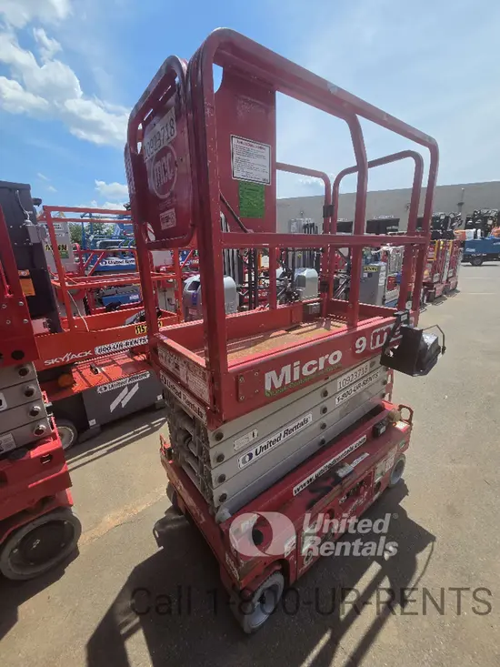 2019 MEC MICRO 19 Scissor Lift