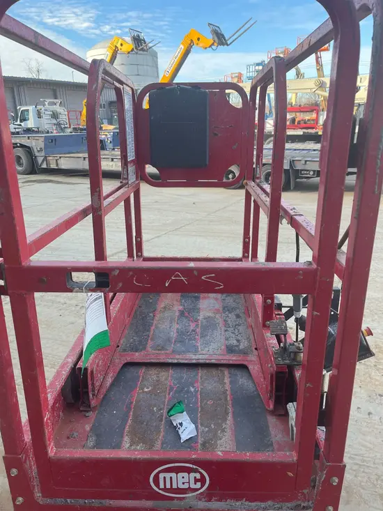 2017 MEC MICRO 19 Scissor Lift