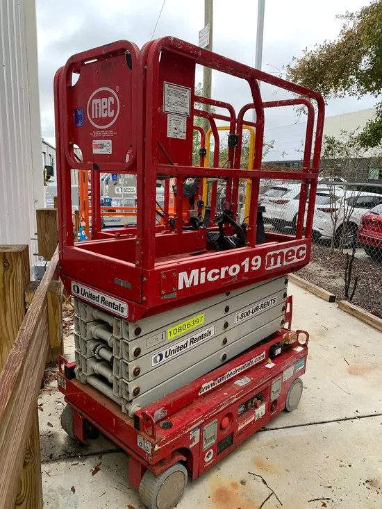 2018 MEC MICRO 19 Scissor Lift