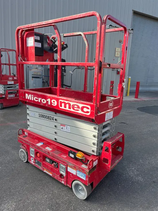 2018 MEC MICRO 19 Scissor Lift