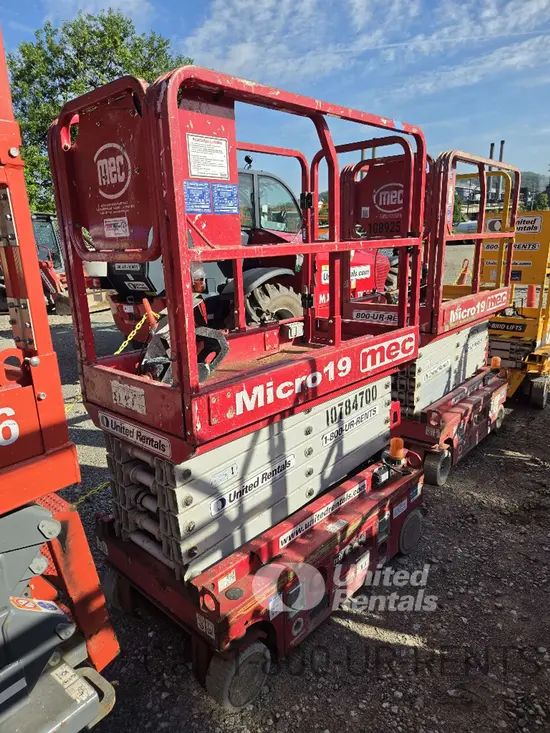 2018 MEC MICRO 19 Scissor Lift