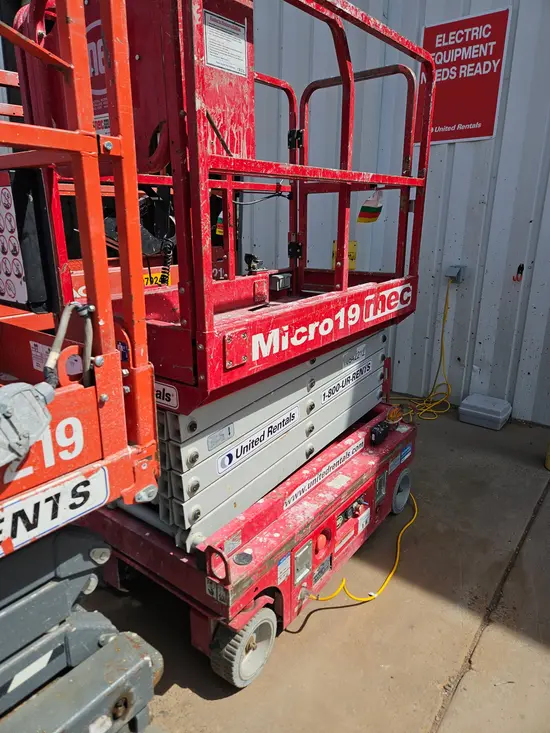 2018 MEC MICRO 19 Scissor Lift