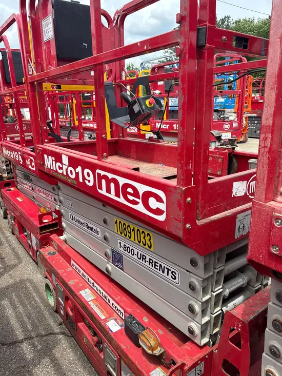 2019 MEC MICRO 19 Scissor Lift