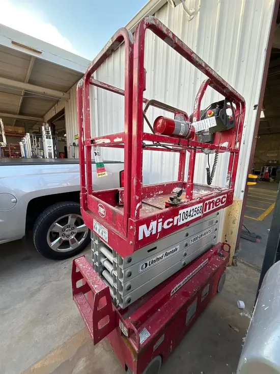 2018 MEC MICRO 19 Scissor Lift