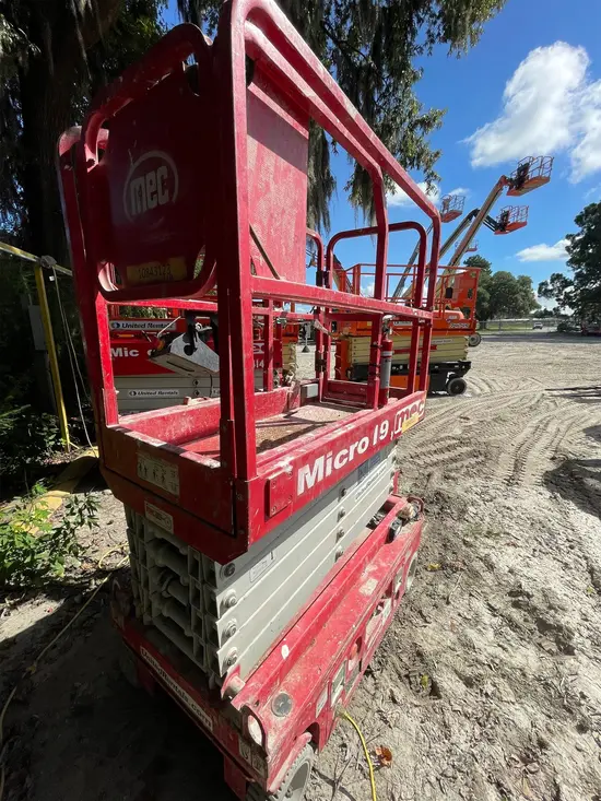 2019 MEC MICRO 19 Scissor Lift