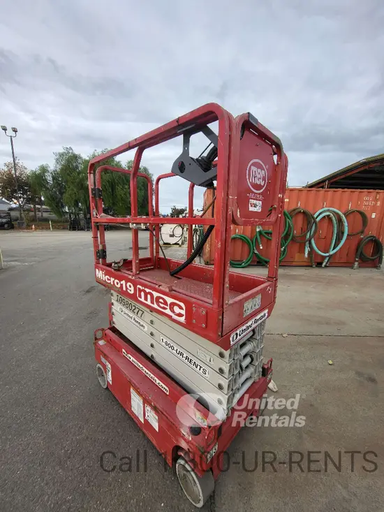 2019 MEC MICRO 19 Scissor Lift