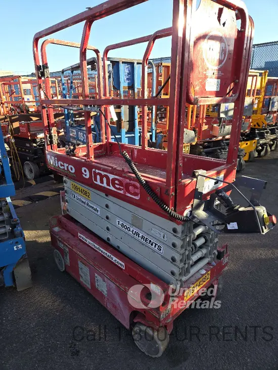 2019 MEC MICRO 19 Scissor Lift