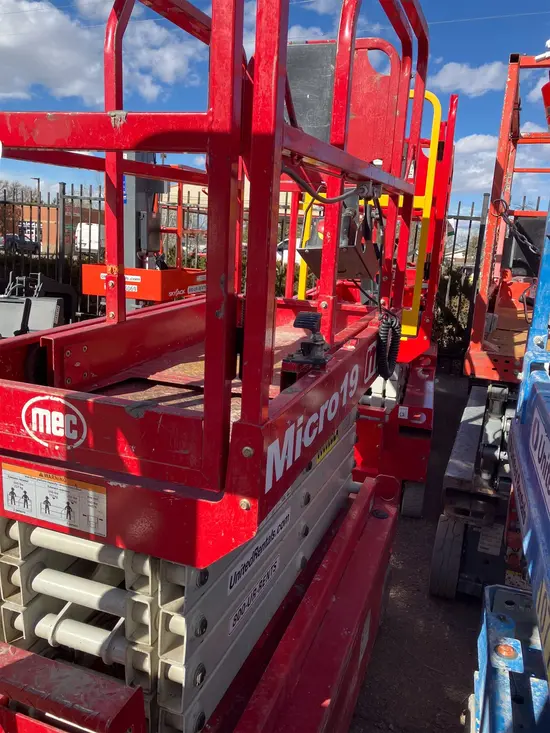 2018 MEC MICRO 19 Scissor Lift