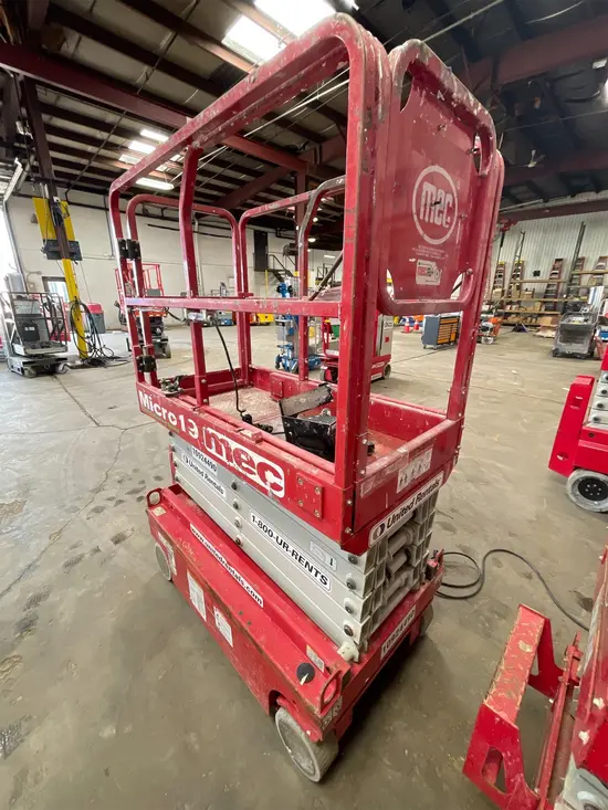 2019 MEC MICRO 19 Scissor Lift