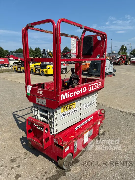 2018 MEC MICRO 19 Scissor Lift