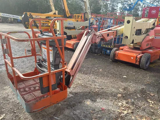 2011 JLG E400AJPN Articulating Boom Lift