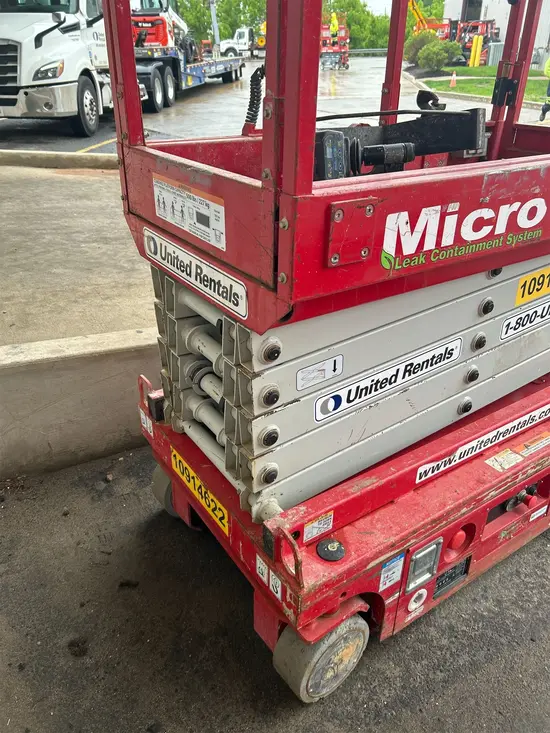 2019 MEC MICRO 19 Scissor Lift