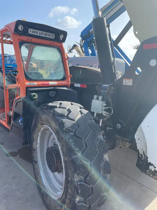 2016 JLG 1055 Forklift